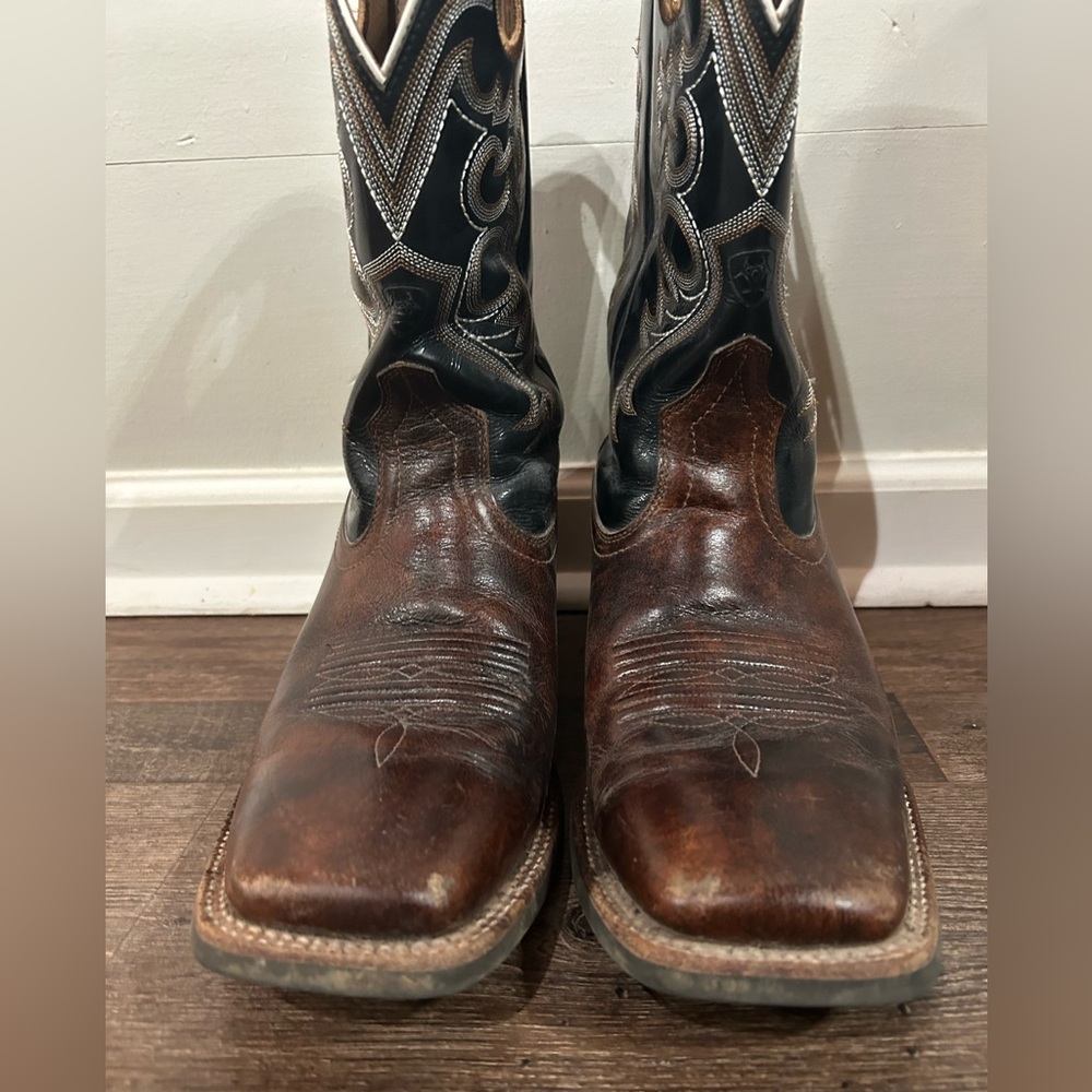 Ariat Square toe Boots - Picture 2 of 4
